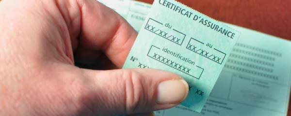 quelles-sont-les-differences-entre-une-attestation-papier-et-l-attestation-numerique-pour-l-assurance-auto