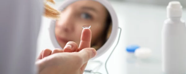 quelle-est-la-difference-entre-les-lentilles-rigides-sclerales-et-les-lentilles-hybrides